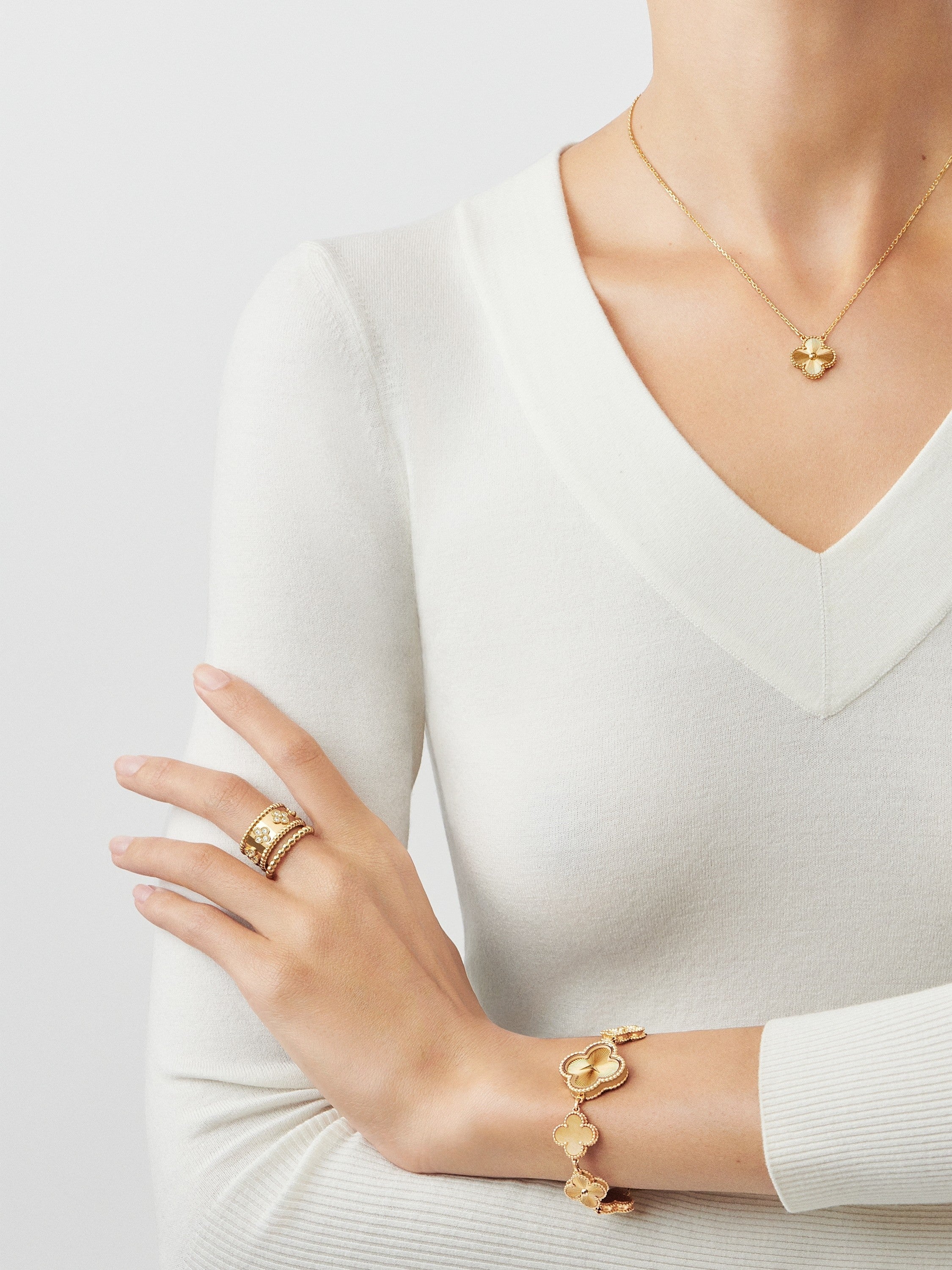 COLLIER PENDENTIF VINTAGE ALHAMBRA GOLD