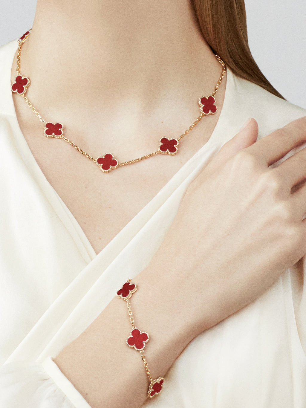 GOURMETTE VAN CLEEF ALHAMBRA ROUGE CARNELIAN