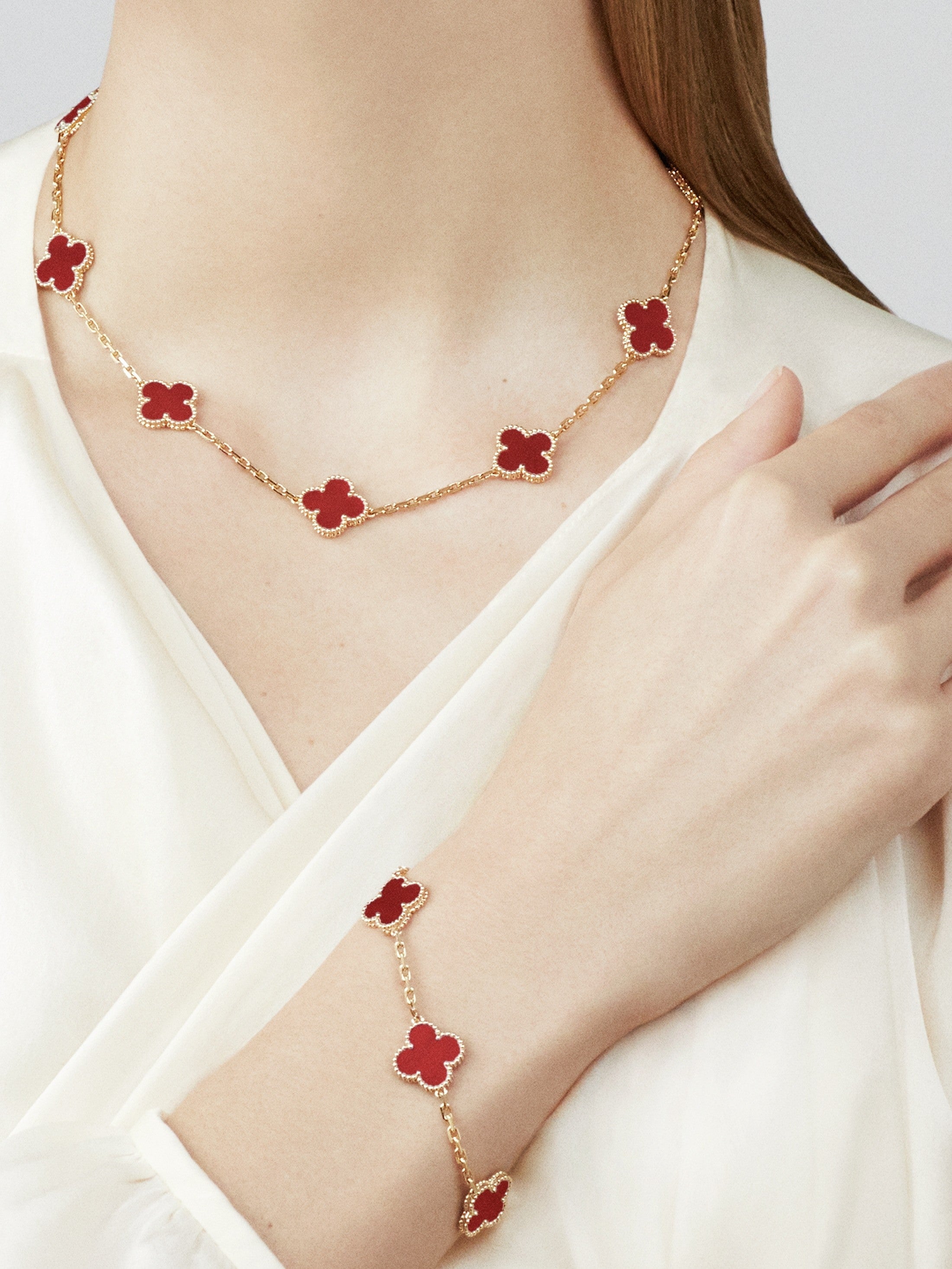 GOURMETTE VAN CLEEF ALHAMBRA ROUGE CARNELIAN