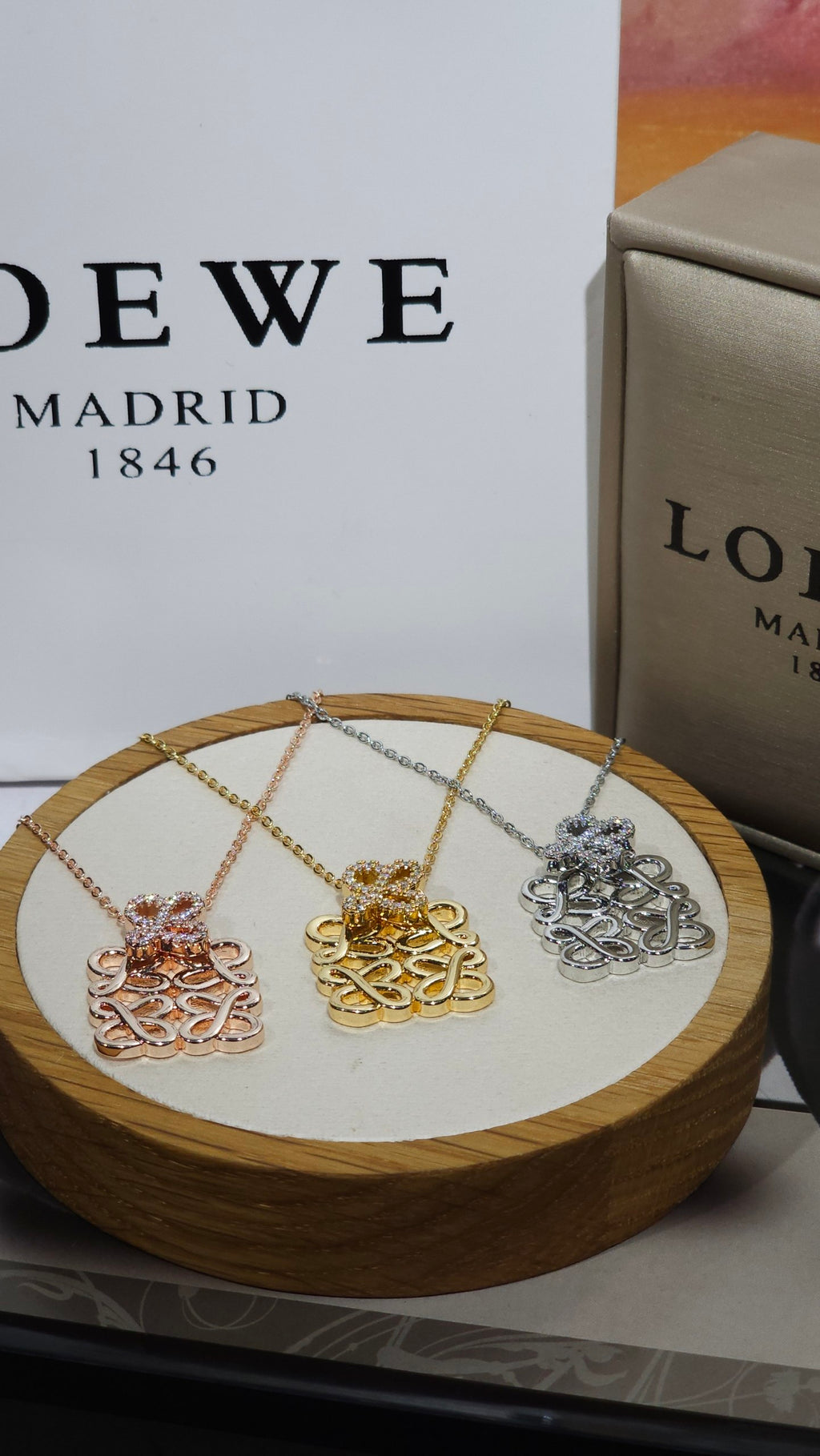 collier femme LOEWE