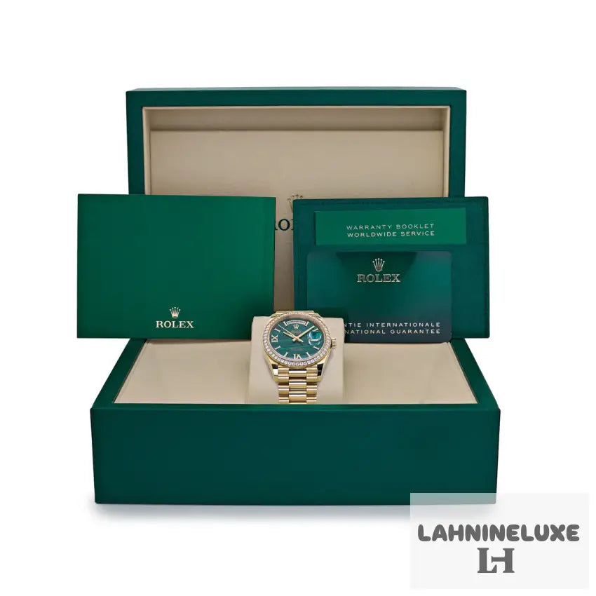 Day-Date Yellow Gold Green Malachite Dial Diamond Bezel (2021)